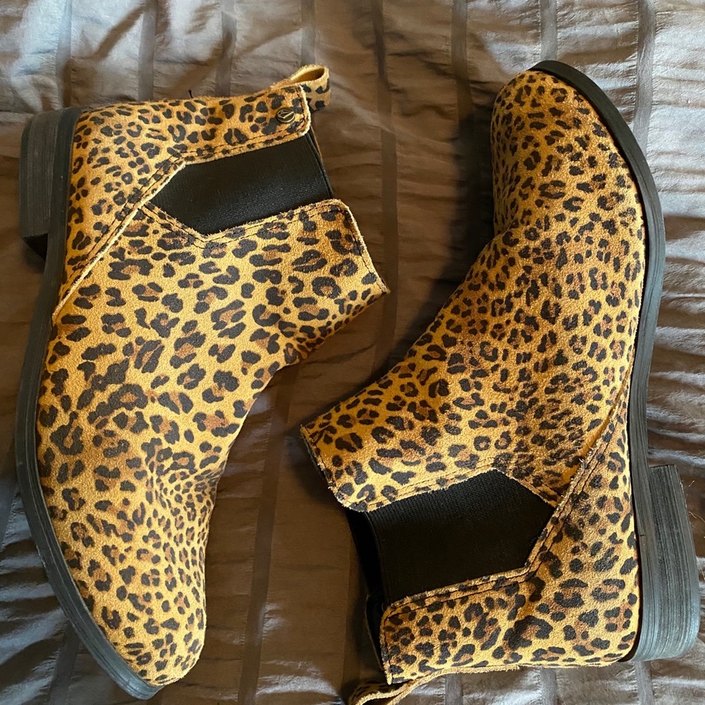 Cheetah Vilcom booties